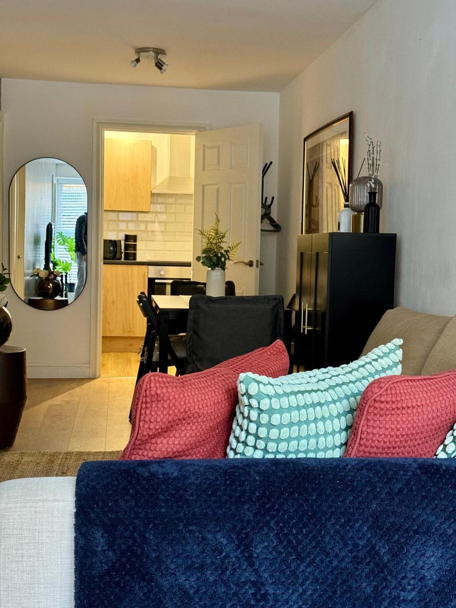 Holiday Home 2Br L 2Ba With Patio-Sleep 6 Londres Exterior foto